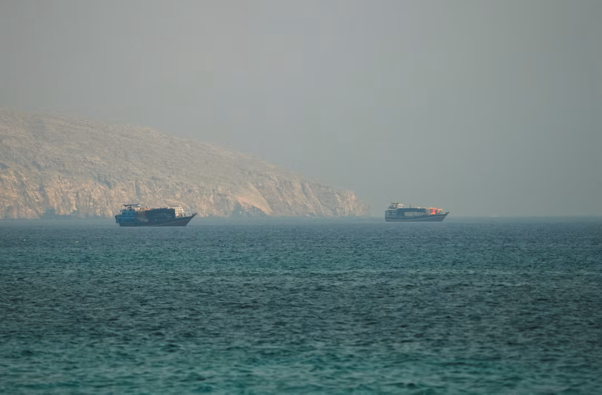 مسؤول: واشنطن تطالب طهران ببيان تؤكد فيه أن "هرمز" مفتوح وآمن للسفن