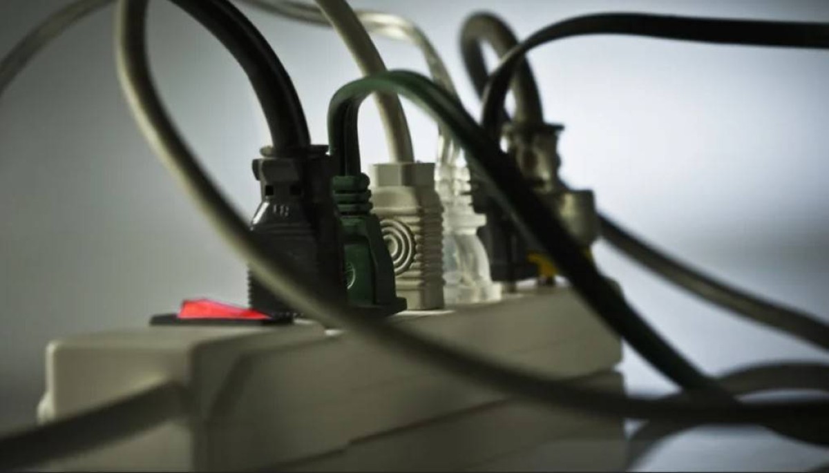 خطأ بسيط يدمر المنزل.. 10 أجهزة لا توصلها بمشترك الكهرباء أبداً