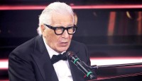 وفاة المغني الإيطالي بيبينو دي كابري