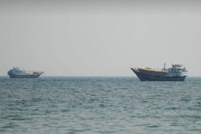 أكسيوس: أمريكا تضرب أنظمة صواريخ وزوارق إيرانية