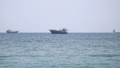 صورة التقطت من مسندم العمانية تظهر سفناً في مضيق هرمز
