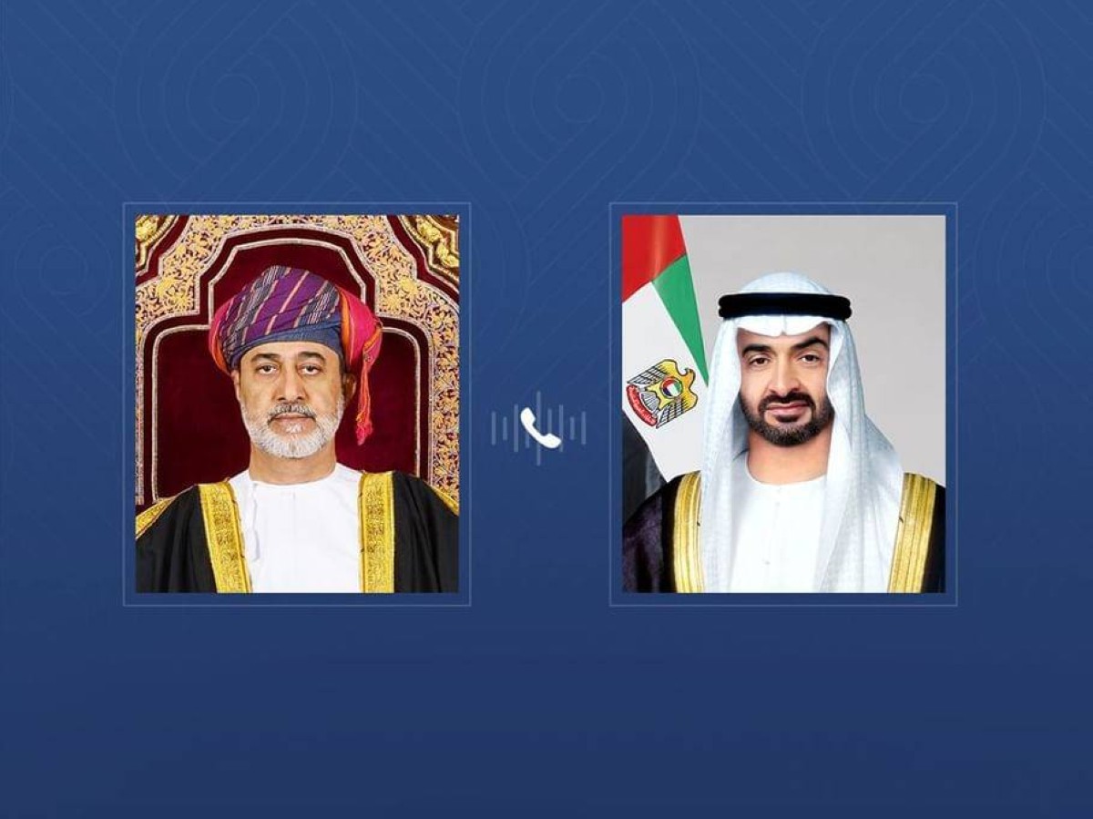 رئيس الدولة وسلطان عمان يبحثان هاتفياً العلاقات الأخوية والتطورات الإقليمية