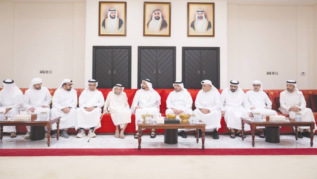 سيف بن زايد خلال تقديمه واجب العزاء