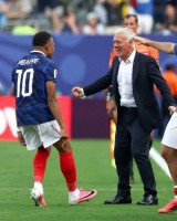 مبابي مودعًا ديشامب: كان ينبغي أن نمنحك نهاية أفضل