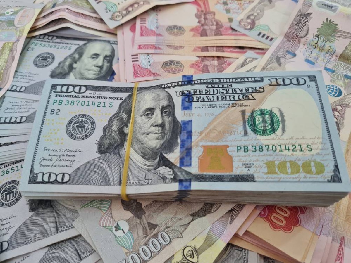 الدولار يرتفع مع تصاعد الصراع بين أمريكا وإيران