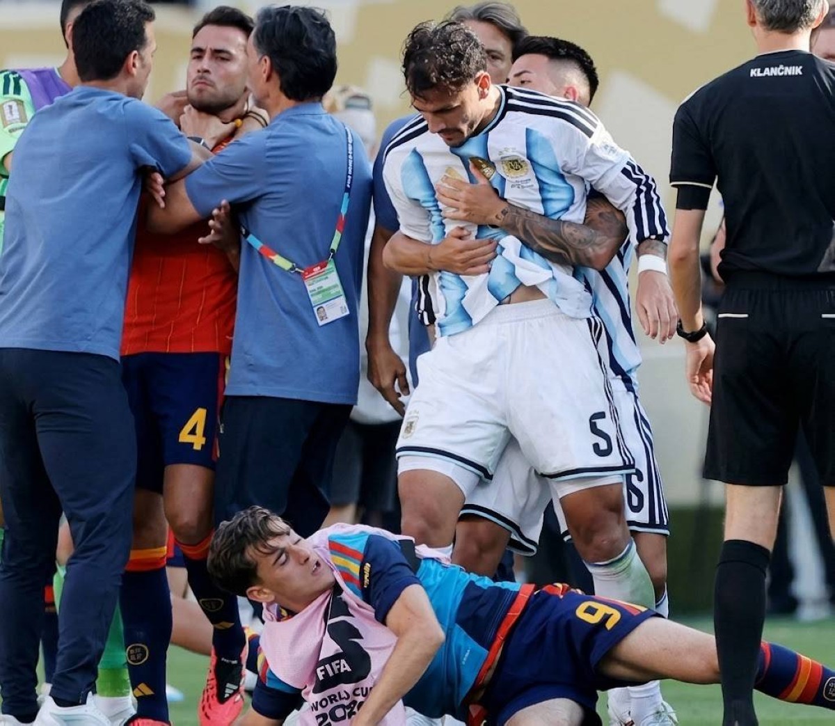 كواليس كأس العالم بين روعة الملاعب والاستعراضات والأزمات