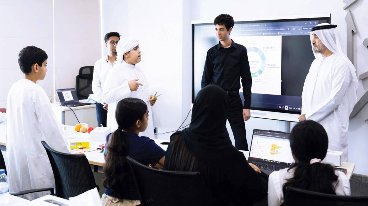جمال المهيري خلال افتتاح معرض المشاريع