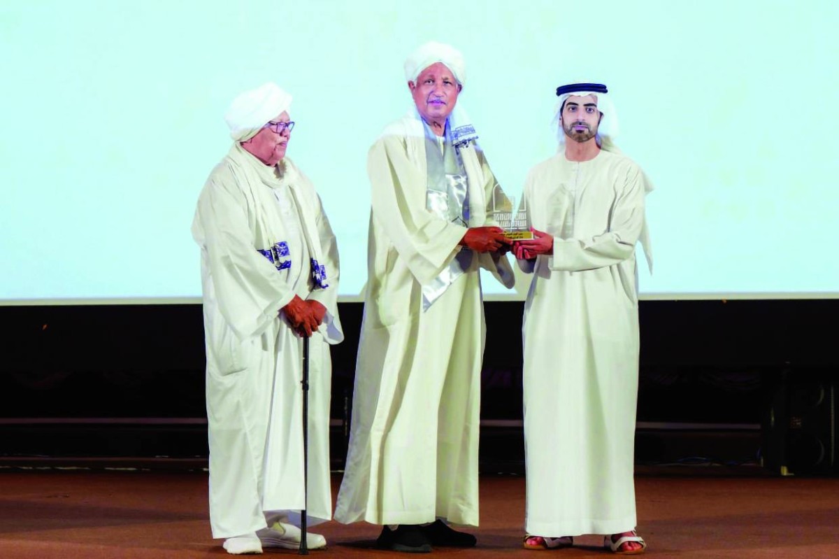 المركز الاجتماعي السوداني بالشارقة يكرّم المبدعين والطلبة المتفوقين