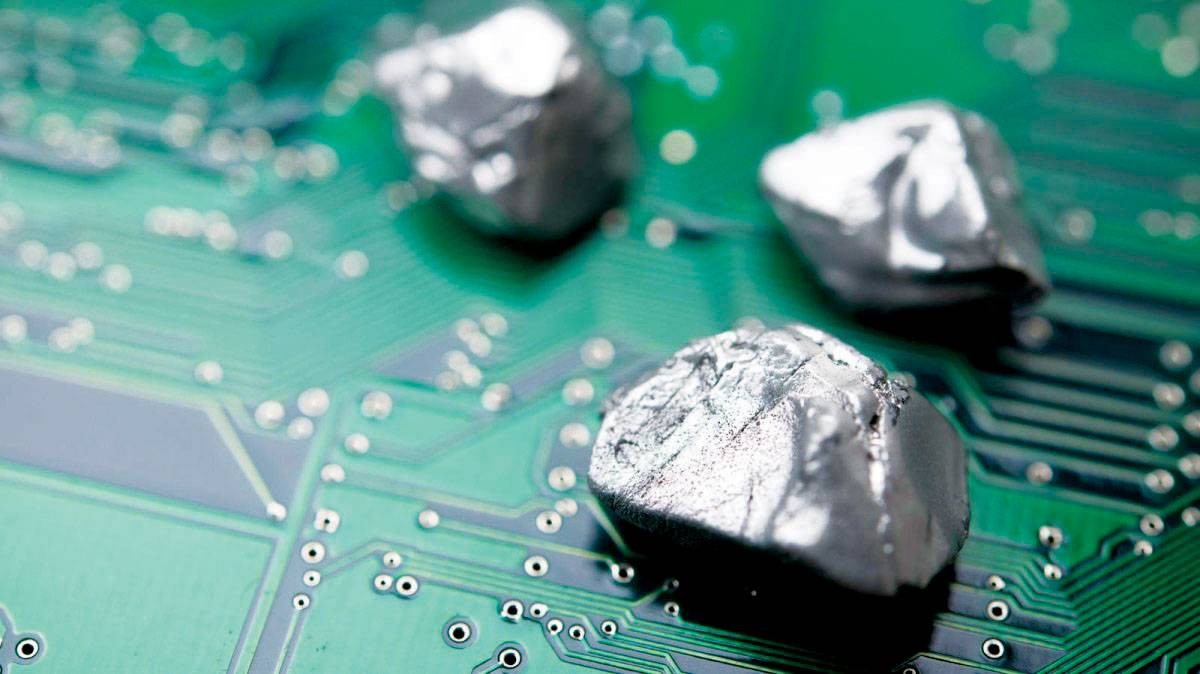 اليابان تستخرج عناصر صناعية ثمينة من قاع البحر