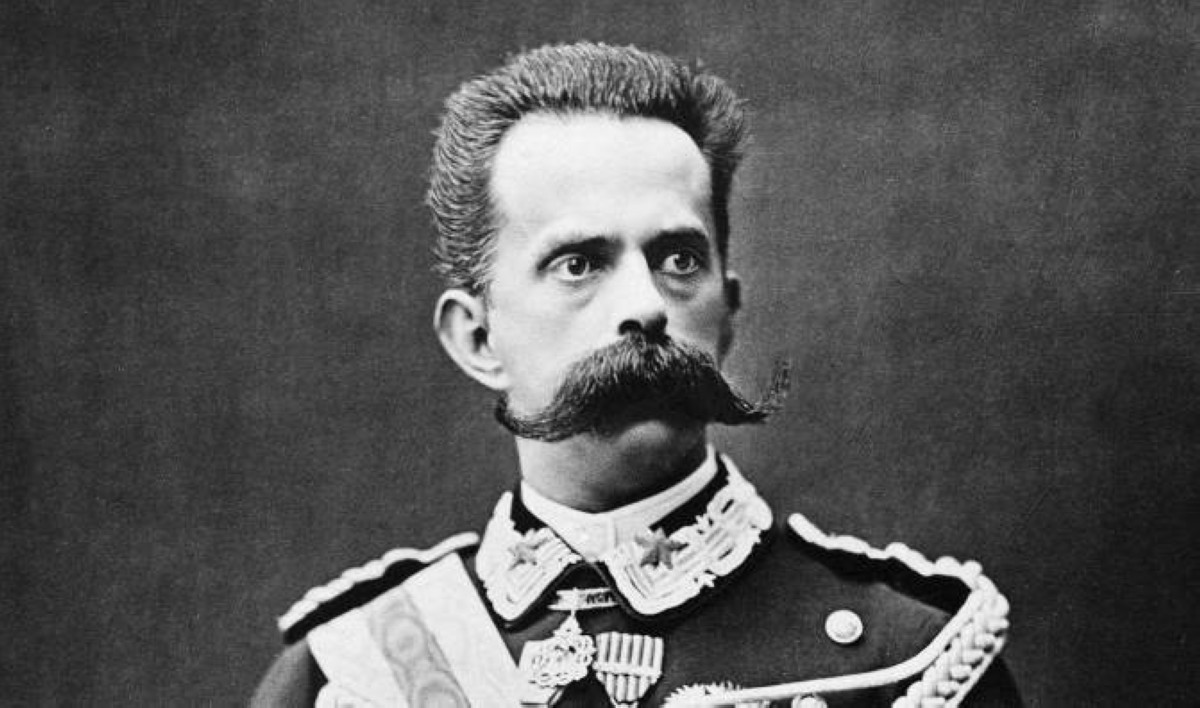 1900 -  اغتيال ملك إيطاليا أومبيرتو الأول على يد جايتانو بريشي.