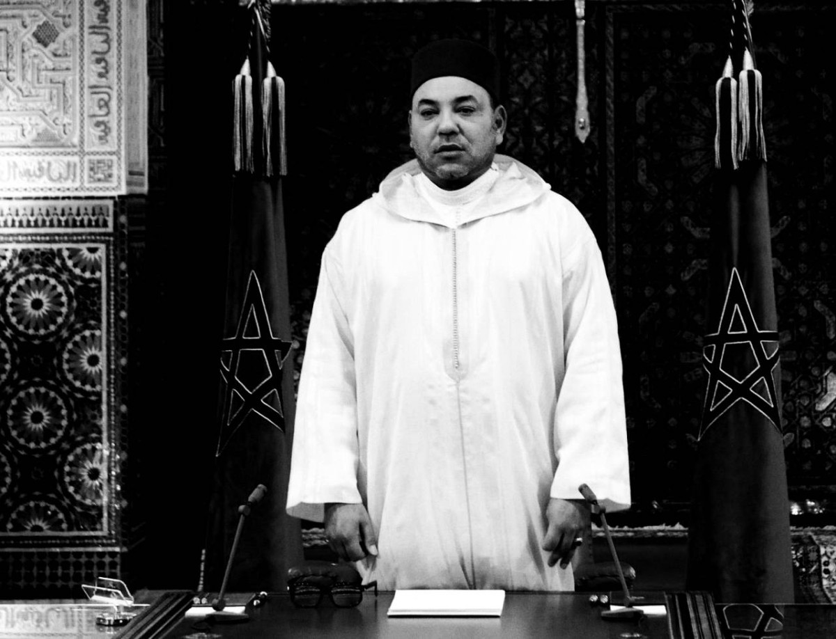 1999 -  تنصيب العاهل المغربي الملك محمد السادس على العرش رسمياً.