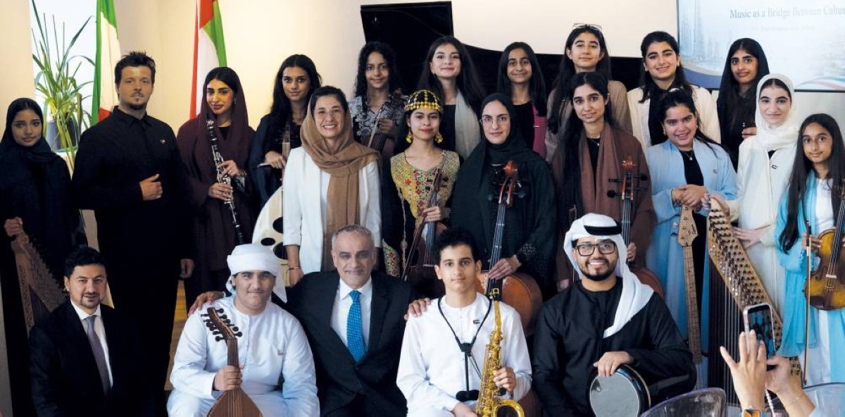 عبدالله السبوسي وخالد الجرمن والمشاركون في البرنامج