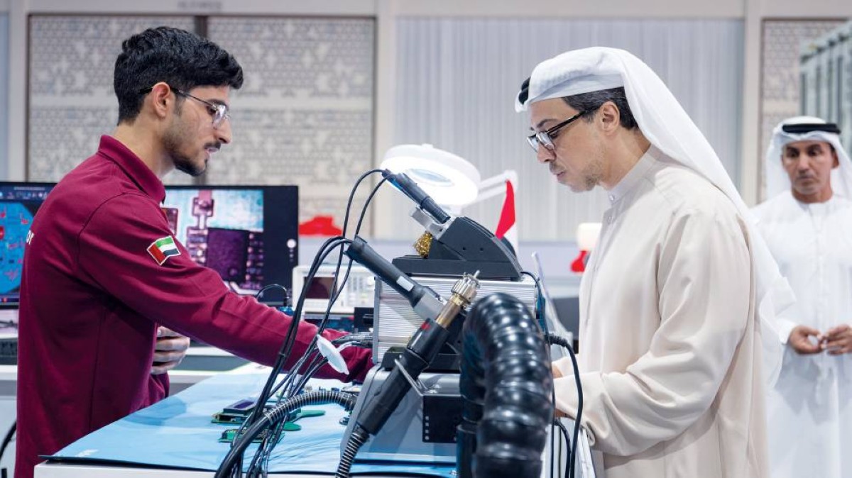 سموه خلال الاطلاع على مهارات الفريق