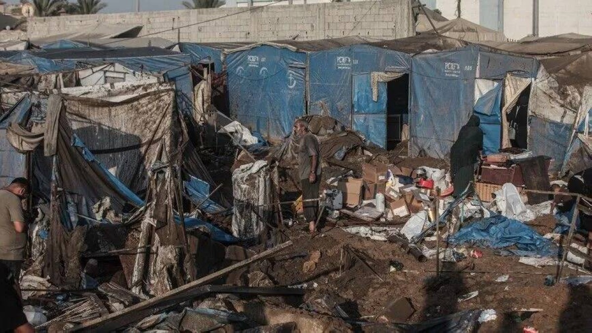 غارتان إسرائيليتان تقتلان اثنين وتدمران مستودعي أدوية في غزة