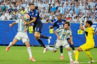 نجم الرأس الأخضر ينال استقبالاً خاصاً وبطاقة حمراء