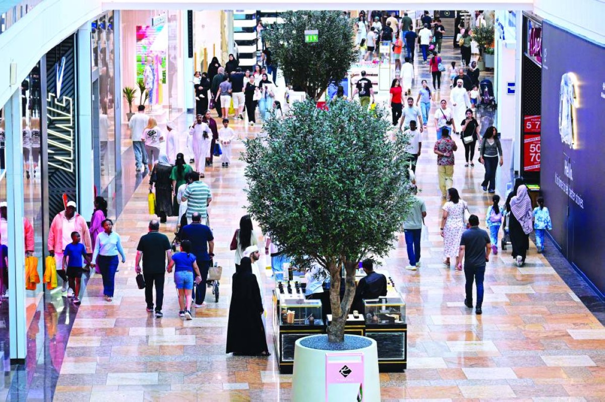 إقبال كبير من العائلات على زيارة المراكز التجارية خلال فعاليات مفاجآت صيف دبي 