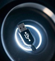 ماذا يعني شعار الرمح الثلاثي على منفذ USB؟