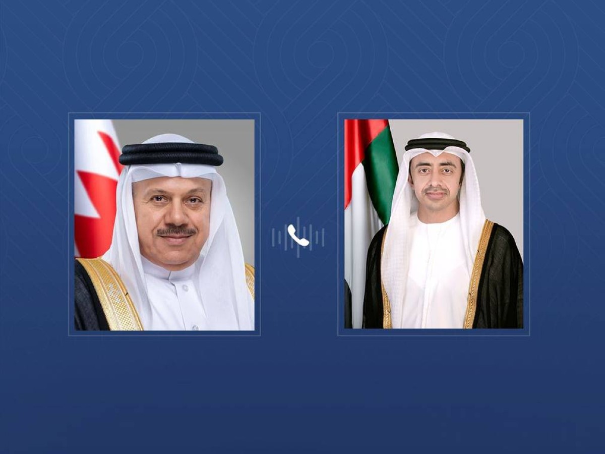 عبدالله بن زايد ووزير خارجية البحرين يبحثان هاتفياً التطورات الإقليمية
