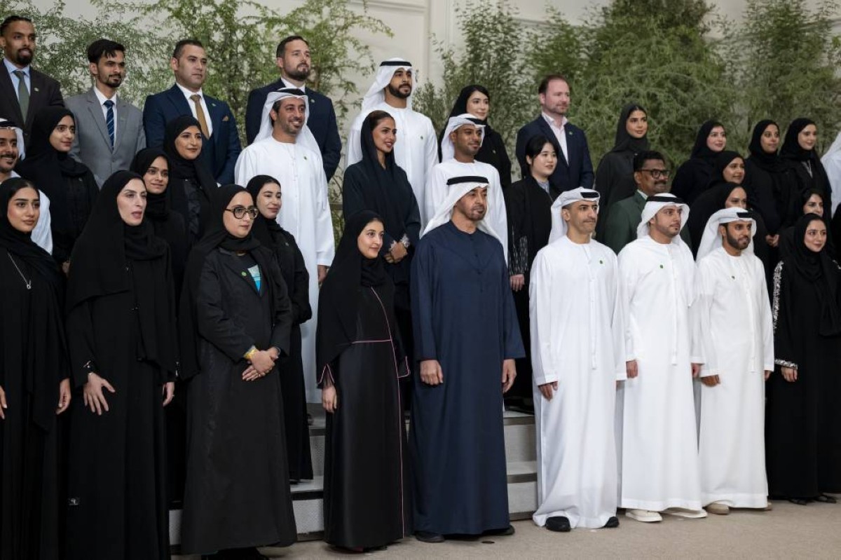 رئيس الدولة يستقبل فريق عمل جناح الإمارات في "إكسبو 2025 أوساكا" في اليابان