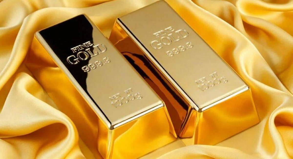 الذهب يرتفع قليلاً مع تراجع الدولار وترقب بيانات الوظائف الأمريكية