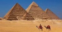 زلزال مصر يحيي لغزاً قديماً.. كيف نجا الهرم الأكبر من أقوى الهزات؟