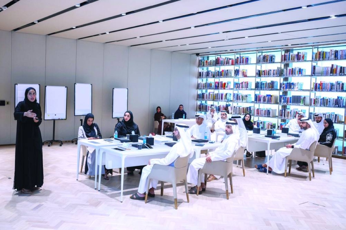 «علاقات الشارقة» تطوّر قدرات قيادات 13 جهة في التمثيل الرسمي