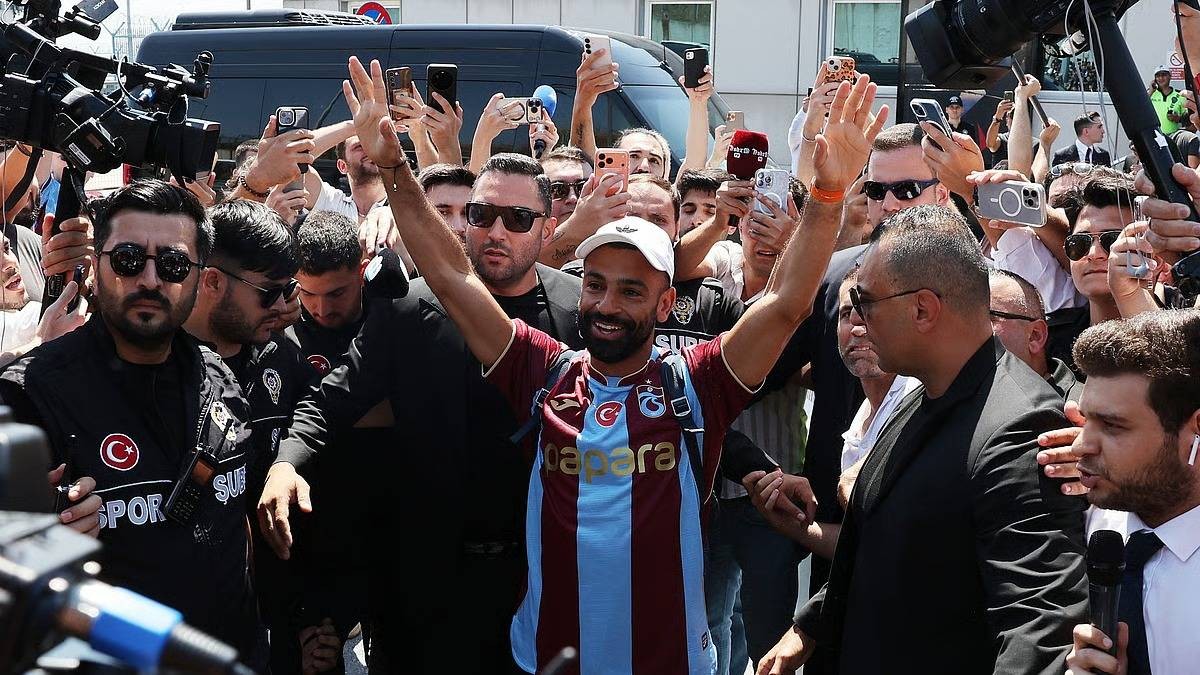 رسميًا.. طرابزون يعلن التعاقد مع محمد صلاح