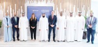 عبدالله الفلاسي وإيفون شبيب والمسؤولون بعد توقيع الاتفاق