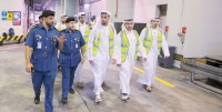 مشاركون في المخيم خلال جولة ميدانية بمركز جمركي