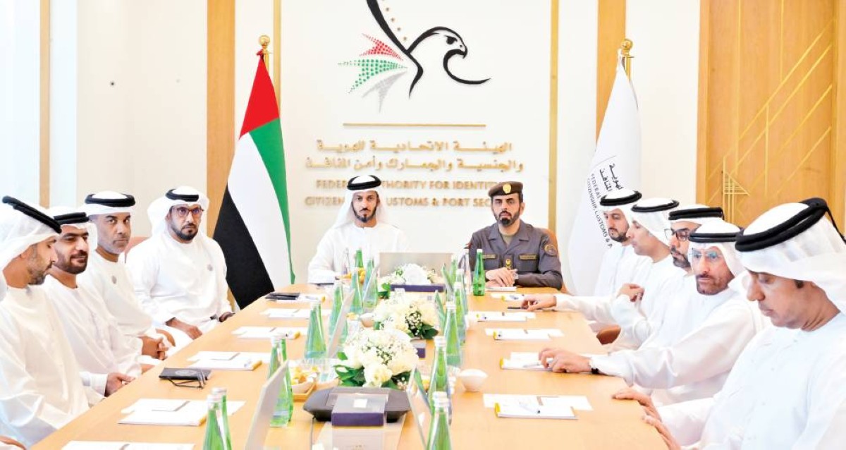 زايد بن حمد وسهيل الخييلي وجانب من حضور الاجتماع