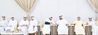 محمد الشرقي وراشد بن حمد خلال تقديم واجب العزاء