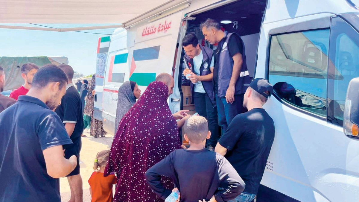 العيادة الطبية المتنقلة تواصل تقديم خدماتها الصحية في غزة