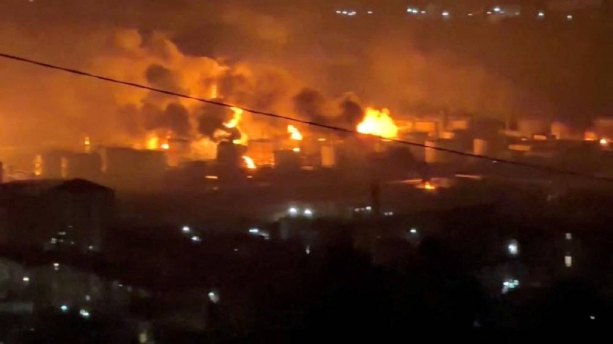 روسيا.. حريق في منطقة صناعية بعد هجوم بمسيرات