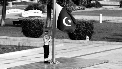 1947 باكستان تستقل عن الهند بقيادة محمد علي جناح.