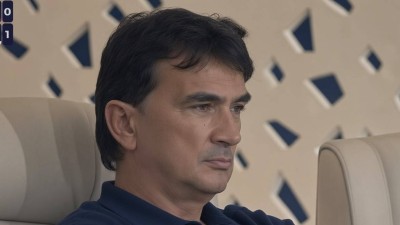 من دبي إلى أبوظبي.. زالاتكو يتابع مباراتي افتتاح الدوري