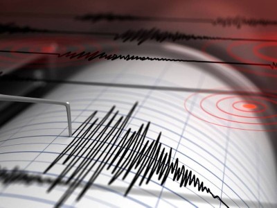 زلزال بقوة 7.7 درجات يضرب قبالة سواحل أندونيسيا