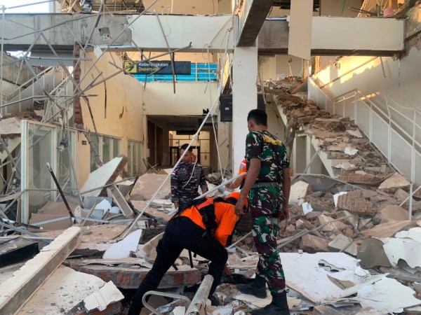 الرعب يضرب إندونيسيا.. زلزال 7.7 درجات يهز الأرض والبحر