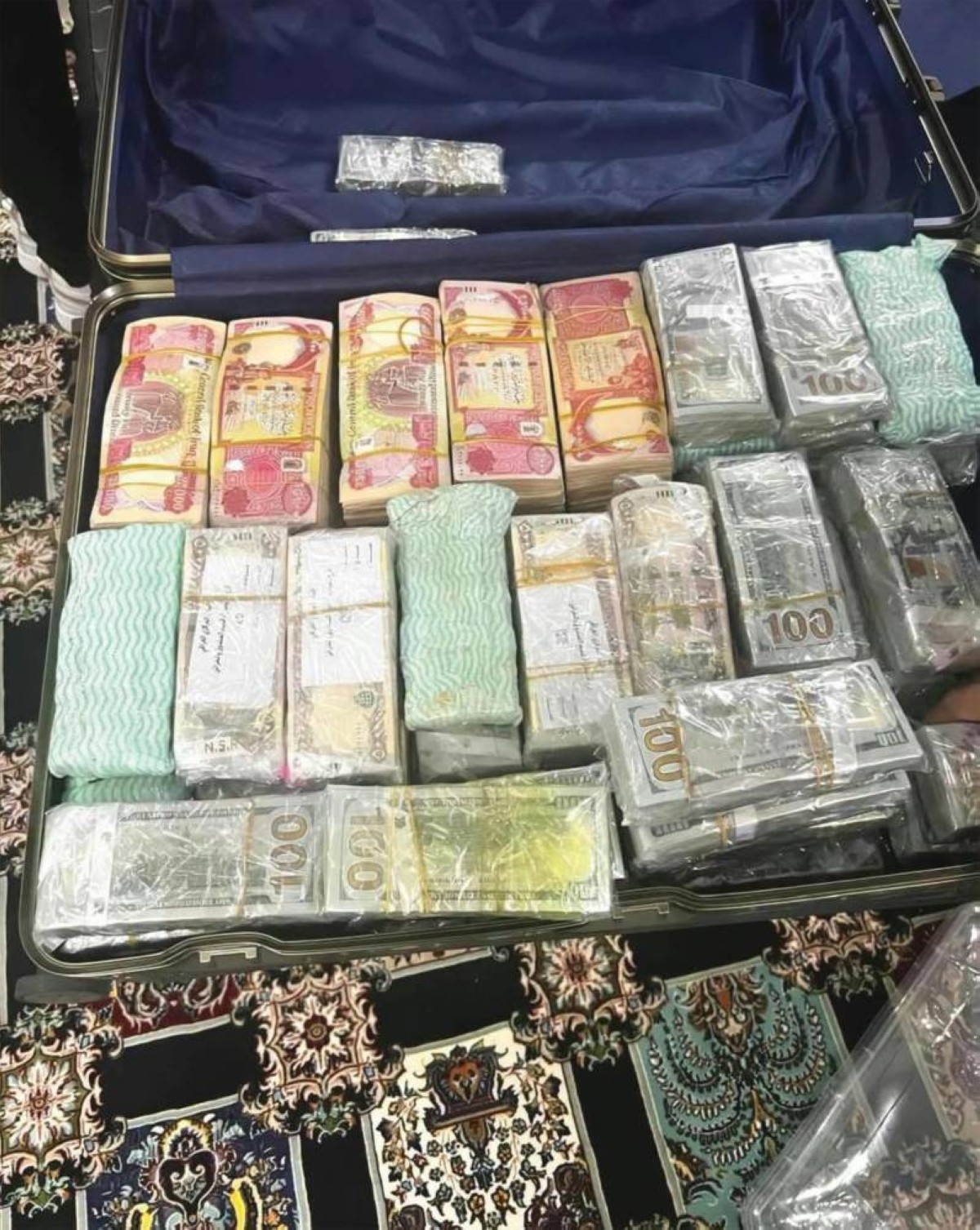 العراق.. ضبط ملايين الدولارات وكميات ذهب لدى مسؤولين
