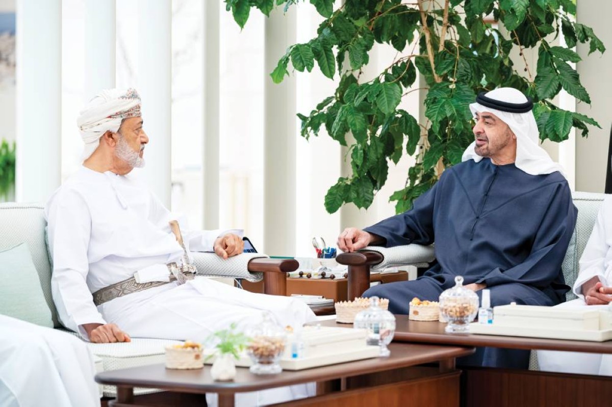 رئيس الدولة وسلطان عمان: التحديات تستدعي تعزيز التعاون للحفاظ على أمن المنطقة