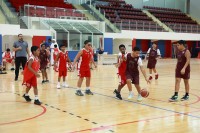 مشاركة أكثر من 200 لاعب في أنشطة كرة السلة بأندية الشارقة