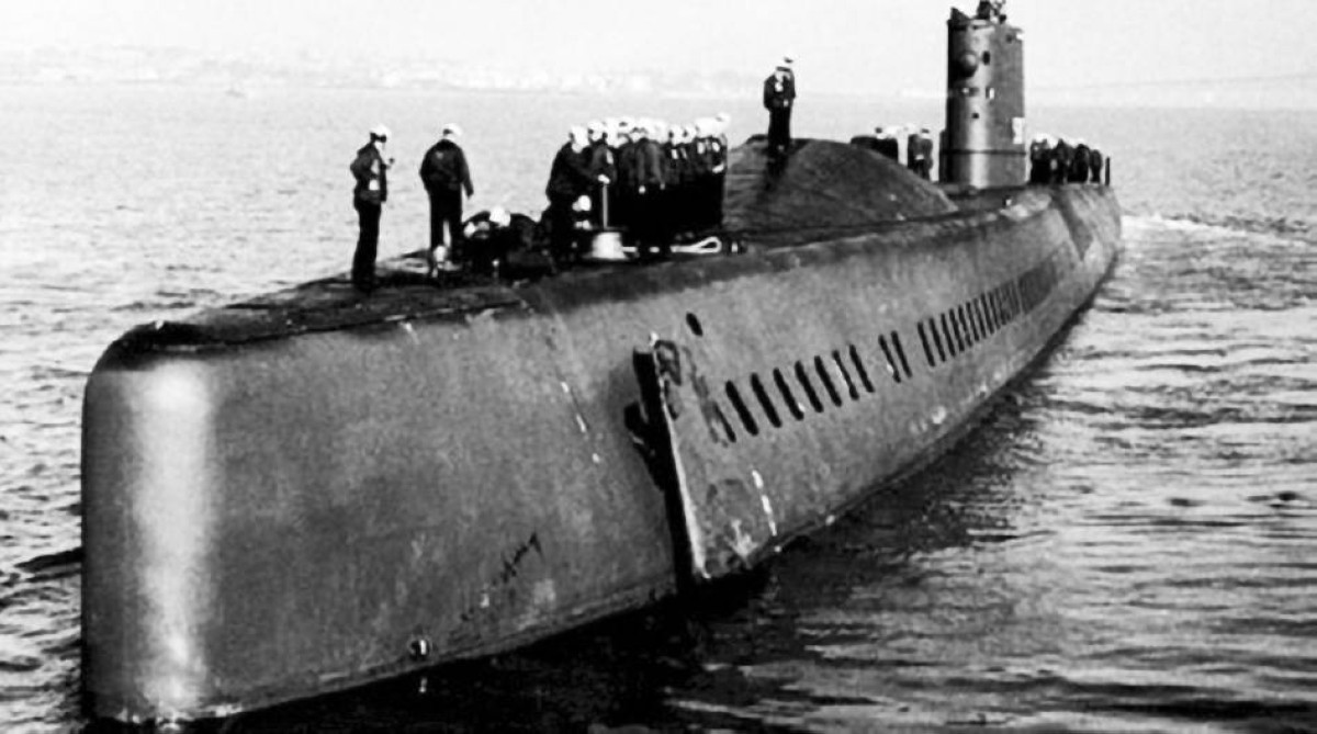 1958 الولايات المتحدة تطلق أكبر غواصة نووية في العالم.