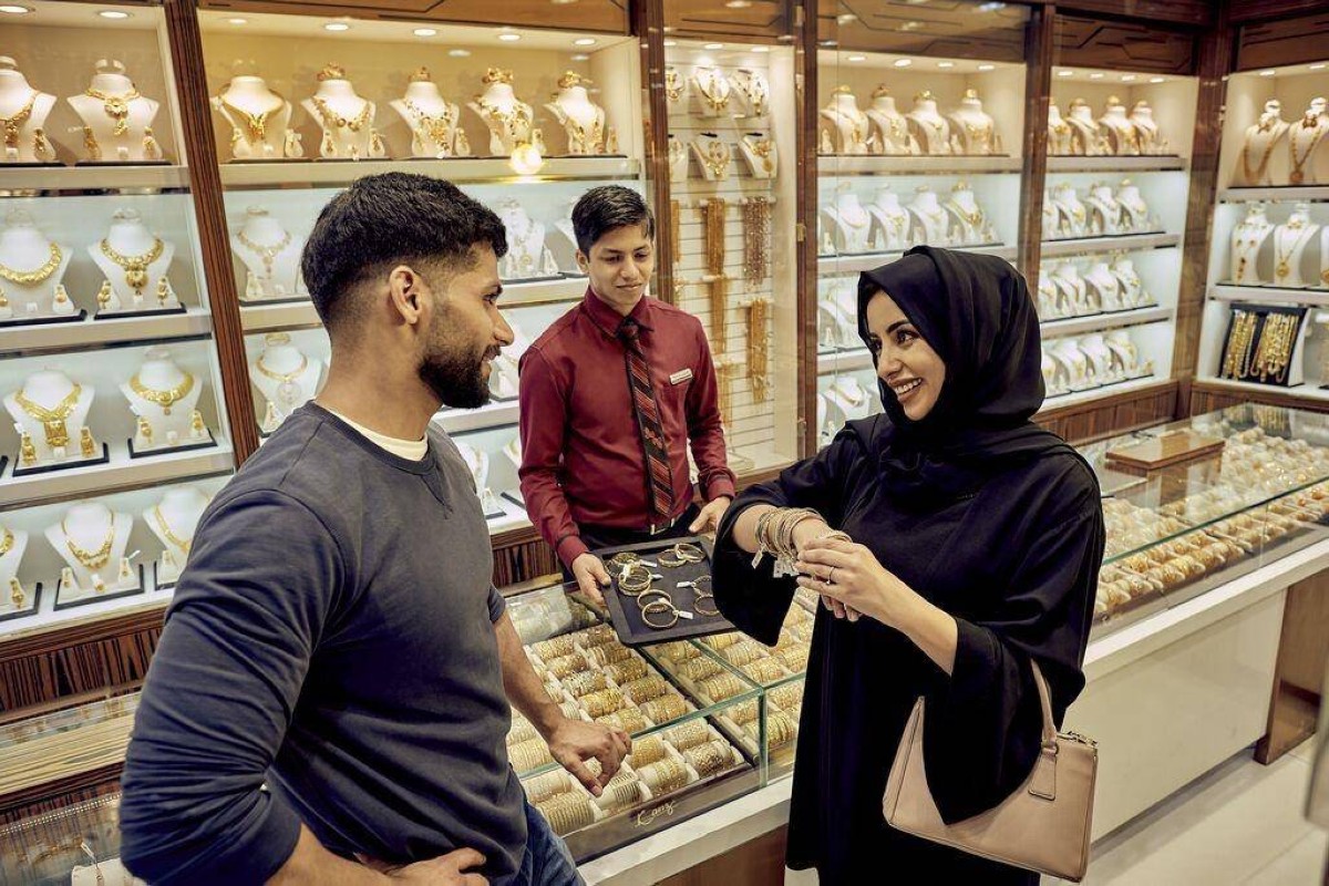 فوز 6 متسوقين بـ 250 غراماً من الذهب