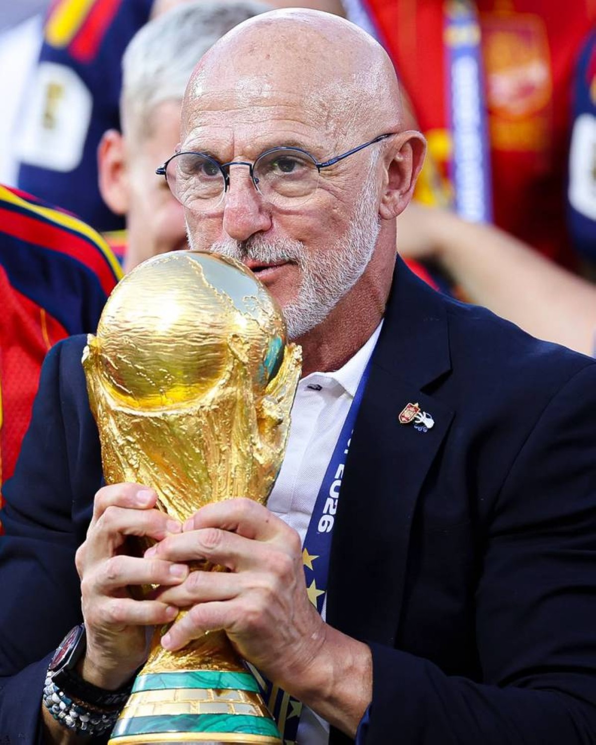 إسبانيا تتمسك بدي لا فوينتي حتى كأس العالم 2030