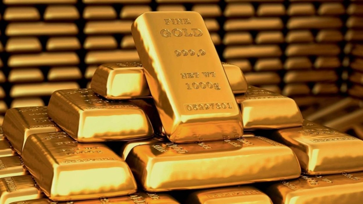 الذهب يتراجع من أعلى مستوى في أكثر من شهرين وسط توقعات رفع الفائدة