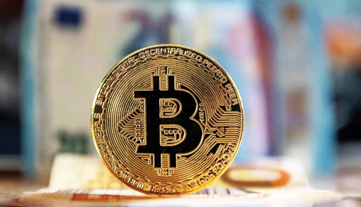 «بتكوين» تقفز 5 % وتلامس 72 ألف دولار