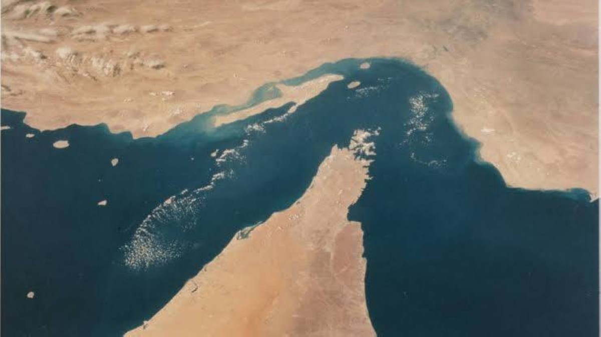 عُمان وإيران تبحثان استئناف الحوار والملاحة بمضيق هرمز