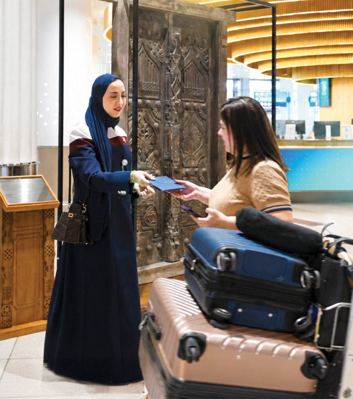 «أبواب دبي التاريخية».. نافذة الماضي في مطار المستقبل