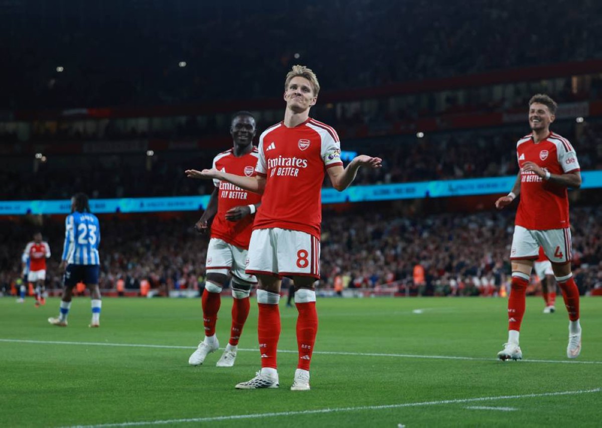 أرسنال يستهل حملة الدفاع عن لقب الدوري بانتصار مريح على كوفنتري