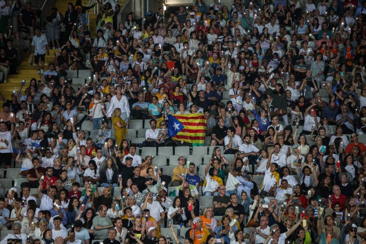 برشلونة يحتج على تعامل الشرطة مع جماهيره