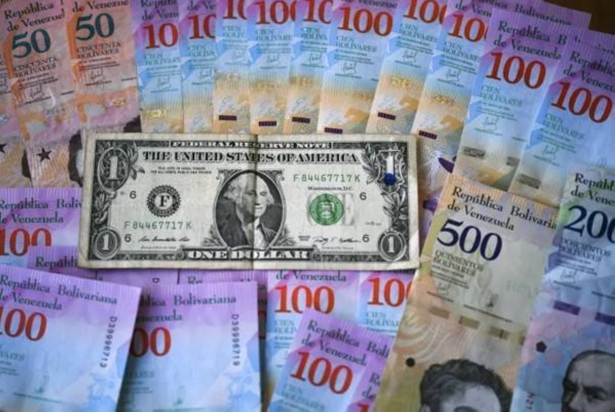 هل تنجح فنزويلا في تطبيق «الدولرة» الشاملة؟
